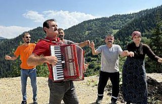 “Akordiyoncu Mehmet“ 44 yıldır düğün, festival...