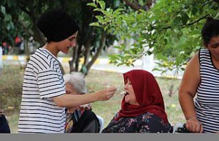 Düzce'de huzurevi sakinleri için dondurma şenliği...