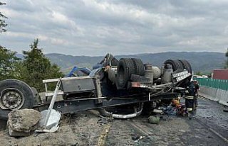 Düzce'de tırla otomobilin çarpıştığı...