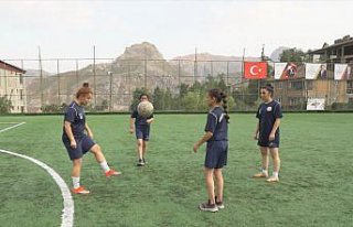 Kadın futbolcular Ankara'da ödüllerine kavuşacak