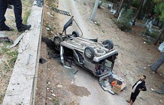 Samsun'da otomobil şarampole devrildi, 2 kişi...