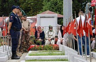 Şehit özel harekat polisi Akın Çelebi mezarı...