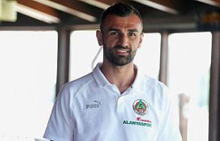 Serdar Dursun, yeni takımı Alanyaspor'da lige...