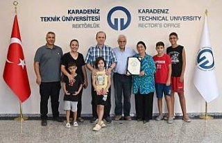 Trabzon'da üniversite mezunu diplomasını 54...