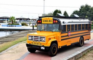 Türk gezgin “school bus“ ile Türkiye-Nepal arasında...