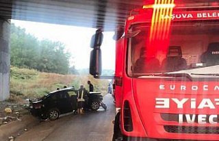 Amasya'da devrilen otomobildeki 3 kişi yaralandı