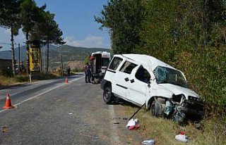 Çorum'da hafif ticari aracın devrilmesi sonucu...