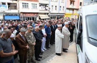 Trabzon'daki taşkında ölen kişinin cenazesi...