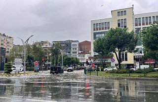 Trabzon'un Akçaabat ilçesinde sağanak etkili...