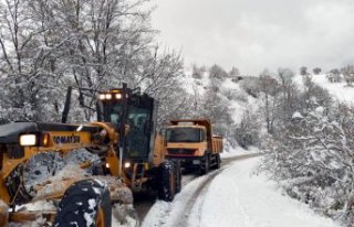 Amasya'da kar nedeniyle 93 köy yolu ulaşıma...