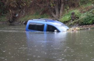 Amasya'da nehre düşen aracın sürücüsü...