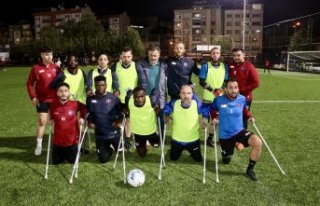 Angolalı ampute sporcu Felix Trabzon'da futbol...