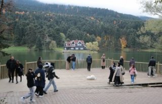 Bolu Gölcük Tabiat Parkı, sonbaharda da misafirlerini...