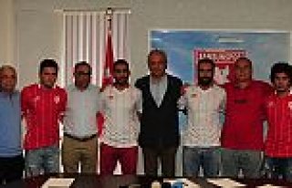 SAMSUNSPOR'DA 4 İMZA