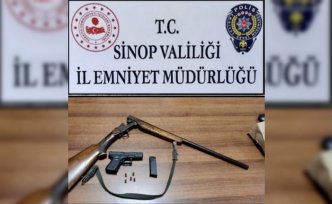 Sinop'ta ruhsatsız tüfek ve tabanca ele geçirildi