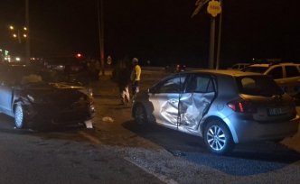 Bafra’da iki otomobilin çarpıştığı kazada 6 kişi yaralandı
