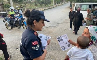 Düzce'de mevsimlik tarım işçileri KADES uygulamasıyla ilgili bilgilendirildi