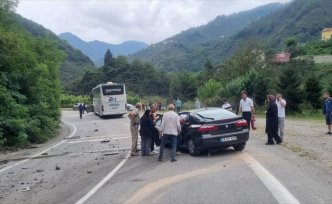 Giresun'da otobüs ile çarpışan otomobilin sürücüsü ağır yaralandı