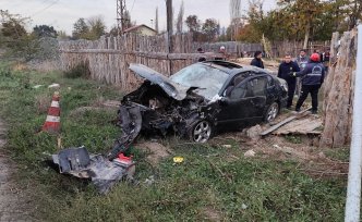 Amasya'da devrilen otomobildeki 4 kişi yaralandı