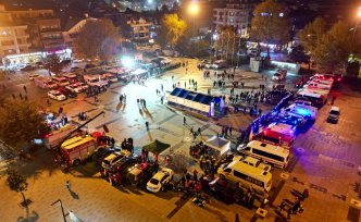 Düzce'de deprem şehitleri 45 saniyelik saygı duruşuyla anıldı