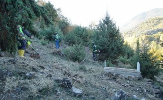 Tokat'taki mezarlıklar belediye ekiplerince temizlendi