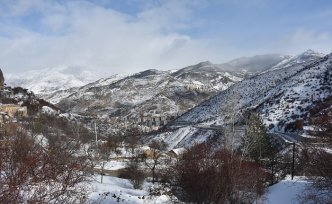 Karadeniz'de kar hayatı olumsuz etkiledi