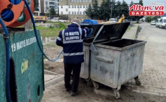 19 Mayıs ilçesinde çöp konteynerleri temizlendi