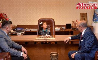 Taşköprü Belediye Başkanı Hüseyin Arslan koltuğunu öğrencilere devretti