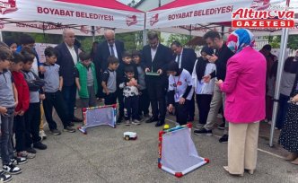 Boyabat'ta TÜBİTAK 4006 Bilim Fuarı açıldı