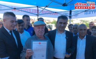 Suluova Belediyesi imar sorunu çözülen hak sahiplerine tapularını teslim etti