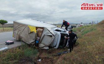 Sungurlu'da devrilen kamyonetin sürücüsü yaralandı