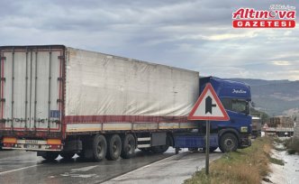 Samsun'da 3 ayrı trafik kazası ulaşımda aksamalara neden oldu