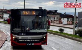 Samsun'da kamyonet ile çarpışan halk otobüsündeki 2 yolcu yaralandı