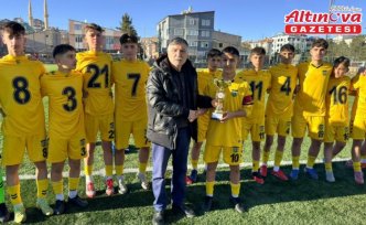Bayburt Özel İdare Spor U16'da şampiyon oldu