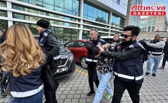 Samsun'da bir kişinin araçta bıçak ve satırla öldürülmesine ilişkin 3 şüpheli tutuklandı