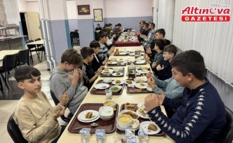 Salıpazarı’nda Kaymakam Beyazıt, öğrencilerle iftarda buluştu