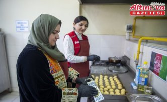 Bolu'da “kardeşlik sofrası“ 5 ülkenin bayram tatlıları için kuruldu