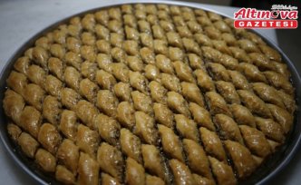 Karabük'te bayram sofraları için baklava ve su böreği hazırlanıyor