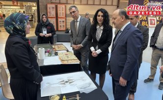 Kastamonu'da “Sanatın Diliyle Değerlerimiz“ tezhip, hat ve ebru sergisi açıldı