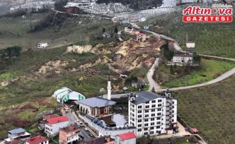 Ordu'da heyelan nedeniyle 2 ev ile halı saha yıkıldı