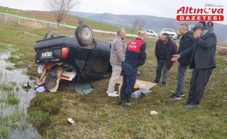 Tokat'ta tarlaya devrilen otomobildeki 3 kişi yaralandı