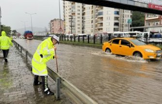 Rize'de şiddetli yağış etkili oluyor