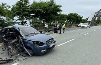 Rize'de otomobilin bariyerlere çarptığı kazada 3 kişi öldü, 2 kişi yaralandı