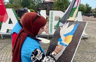 Samsun'da üniversite öğrencileri fırçalarını Filistin ile dayanışma için kullandı