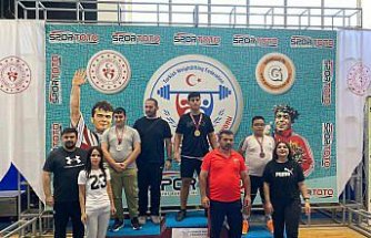Bolu'da düzenlenen Minikler ve 15 Yaş Altı Ferdi Türkiye Halter Şampiyonası sona erdi
