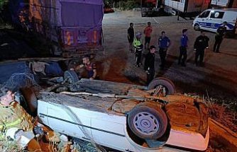 Karabük'te şarampole devrilen otomobildeki 2 kişi yaralandı