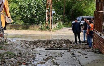 Ayancık Kaymakamı Çelik sağanaktan etkilenen köyde incelemede bulundu