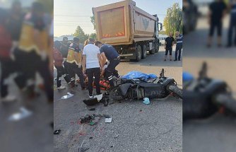 Düzce'de kamyonla çarpışan motosikletteki 1 kişi öldü, 1 kişi yaralandı