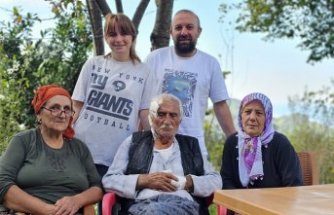 Artvin'de yıkılan binanın altında kalmaktan kurtulan 93 yaşındaki Tatar yaşadıklarını anlattı