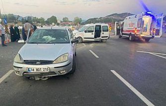 Bolu'da hafif ticari araç ile otomobilin çarpıştığı kazada 3 kişi yaralandı